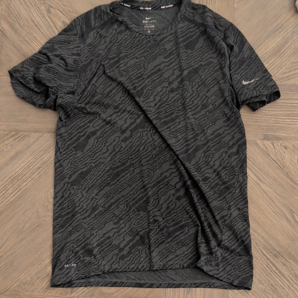 Nike Men's Black Patterned Tee